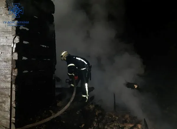 У Луцькому районі горів будинок: загинув 16-річний хлопець (фото, відео)