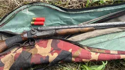 На Волині на березі річки затримали чоловіка з обрізом (фото)