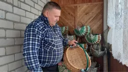 Національне надбання: волинянин плете кошики з коріння сосни (фото)