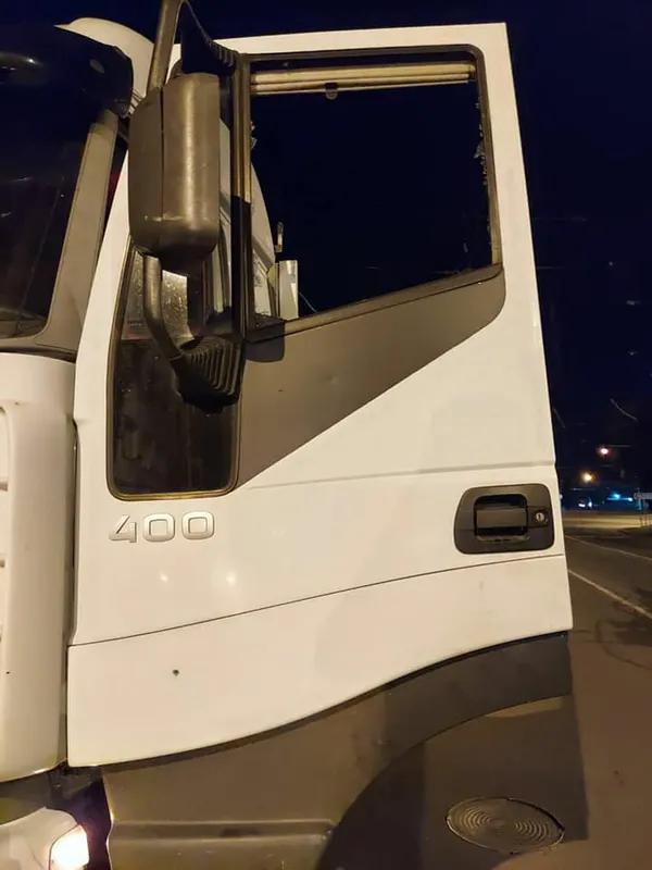 П'яні активісти і розстріляне авто: на Старому ринку в Луцьку влаштували провокації (відео, фото, оновлено)