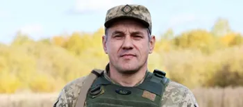 «Розколовся навпіл, але зупинив осколок»: історія прикордонника з Волині, якого врятував смартфон (фото)