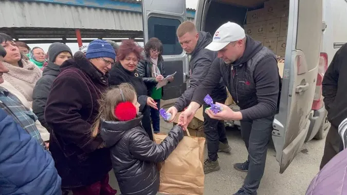 Допомагають цивільним та постійно підтримують військових: луцькі волонтери звітують за весняні місяці (фото, відео)