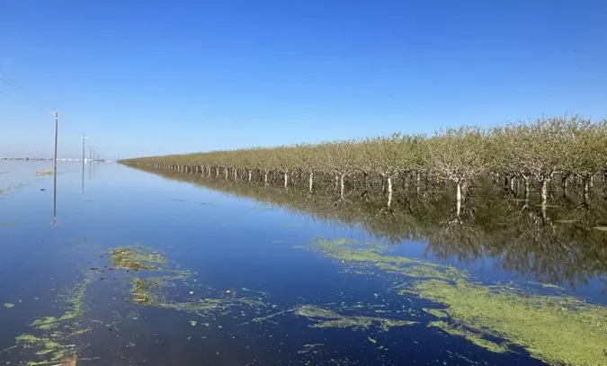 Озеро-привид повернулося після 130 років: вода затопила величезну територію
