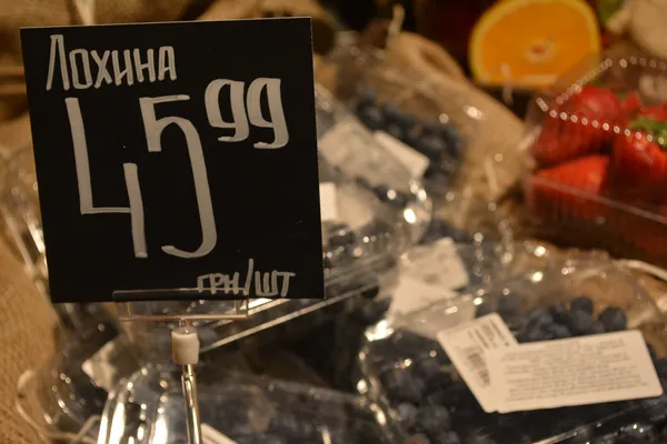 Середньовічний дух, блазні та площадний фарс: у луцькому «Промені» яскраво відкрили супермаркет (фоторепортаж)
