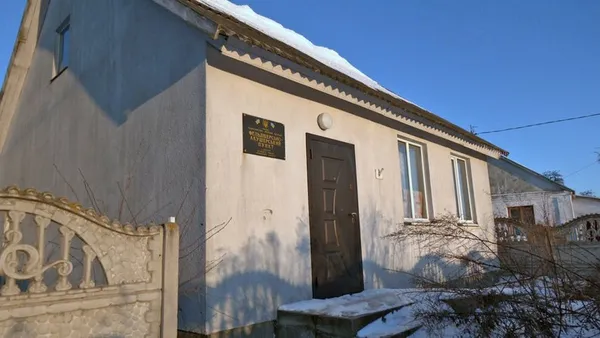 Багатодітна родина погорільців із Волині шукає нове житло