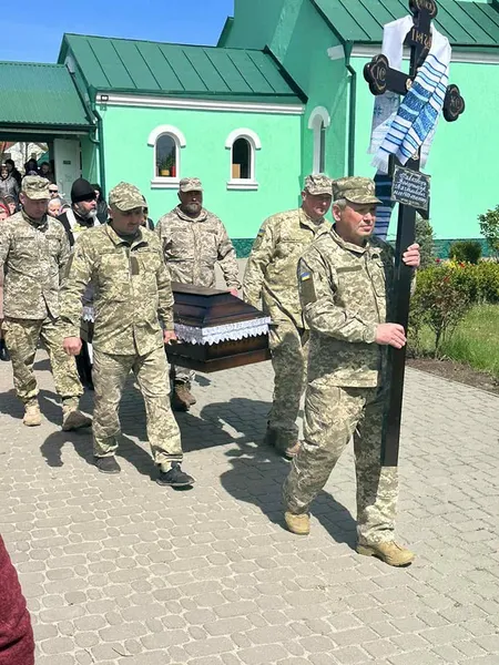 Загинув поблизу Соледару минулого року: на Волині поховали Володимира Харковця (фото)