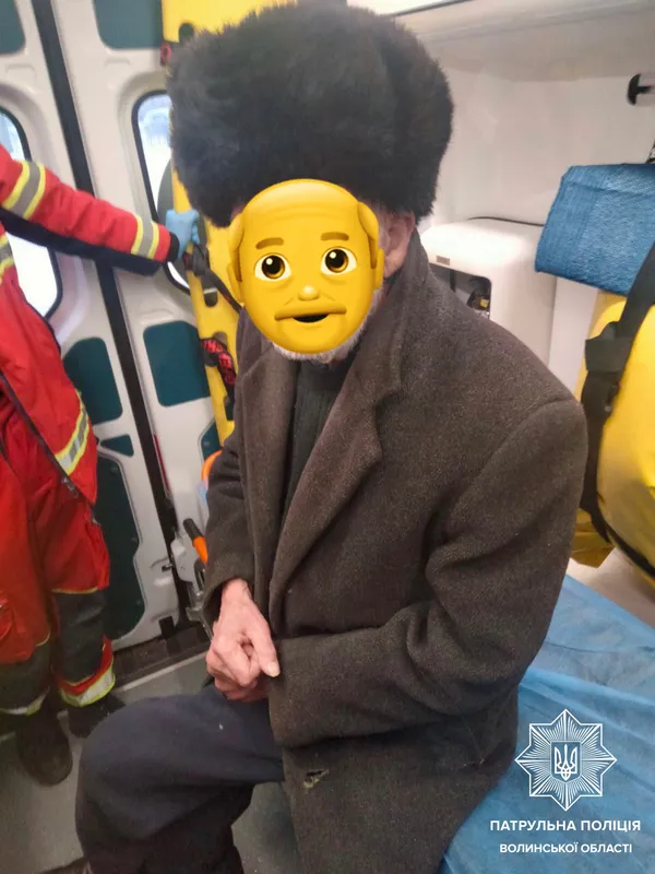У Луцьку патрульні доставили додому дідуся, який загубився (фото)