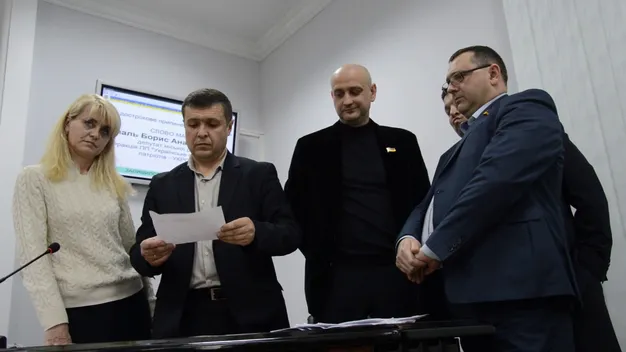 Ігри законом у Луцькій міській раді (фоторепортаж)