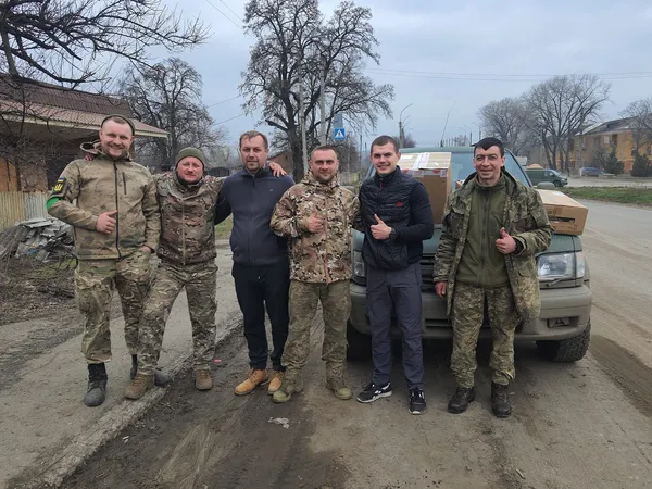 «Під звуки пострілів і вибухів»: луцькі волонтери привезли допомогу на Донеччину (фото, відео)