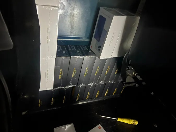 Житель Рівненщини намагався завезти в Україну смартфонів на 2 мільйони гривень (фото)