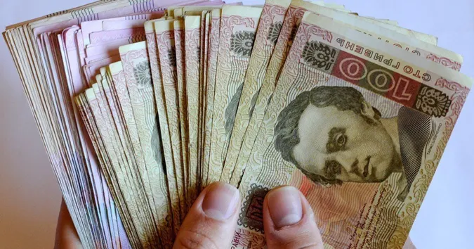 Уряд опублікував перелік тих, хто може отримати «карантинні» вісім тисяч