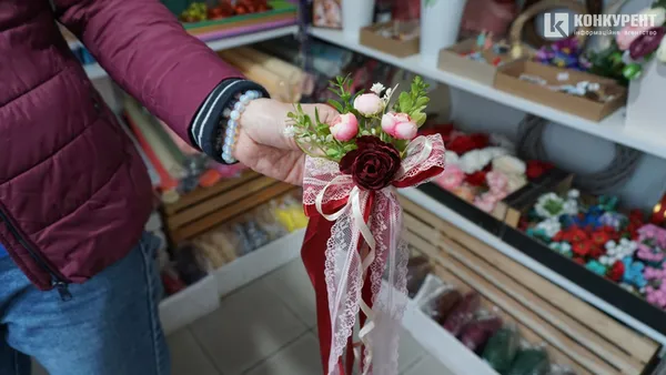 Свято в деталях: за скільки у Луцьку можна купити різні дрібниці до Великодня (фото)