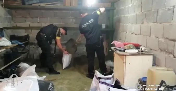 Зберігав у гаражі: у Кривому Розі вилучили 120 кілограмів канабісу – на сім мільйонів (відео)