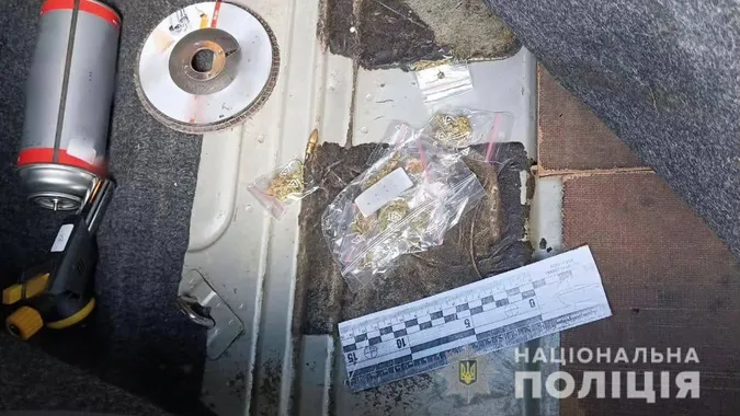 Волинянин перевозив у багажнику «шкоди» пакетики з канабісом (фото, відео)