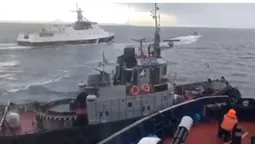 Показали відео, яке зняте з борту російського прикордонного судна (відео 18+)