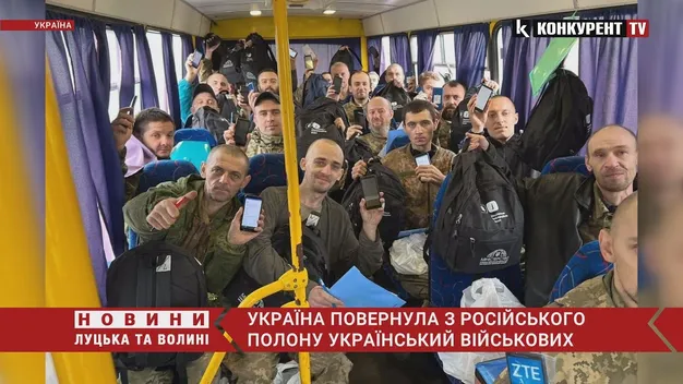 Звільнили 32 воїна: Україна повернула з російського полону військових (відео)