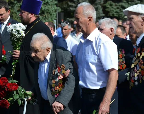 Мовчки та зі сльозами: у Луцьку вшанували пам'ять жертв Другої світової війни (фото)