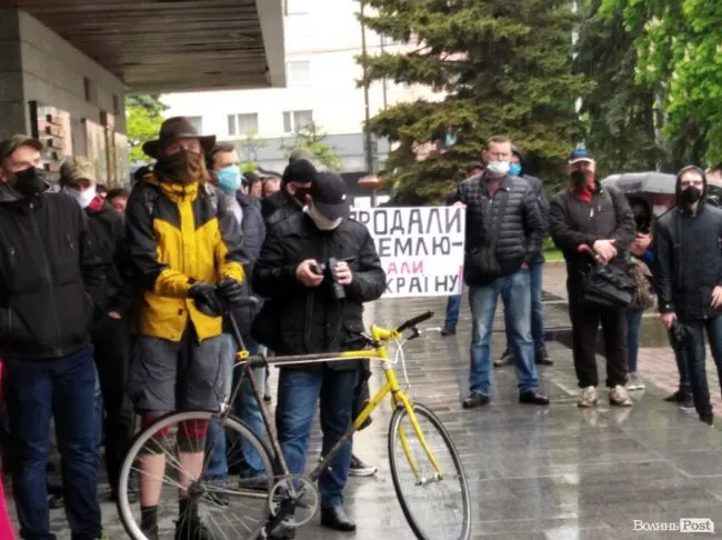 У центрі Луцька проходить акція «#СтопРеванш»