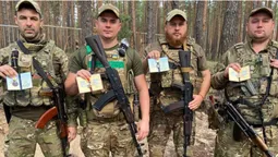 Волинські поліцейські отримали відзнаки в зоні бойових дій (фото)