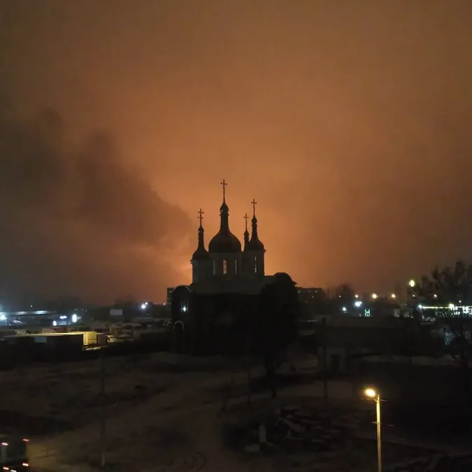 У Ковелі згоріла колишня військова частина (відео)
