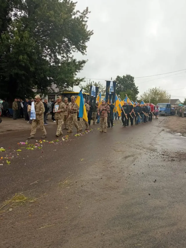Ратнівщина попрощалася з Героєм Віктором Романюком (фото)