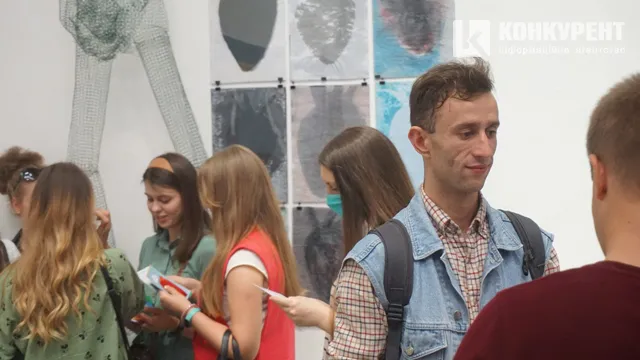 «Зробимо Лесю великою знову»: у Луцьку презентували художню виставку (фото, відео)