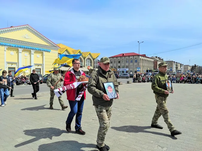 У Ковелі попрощалися із загиблими Героями Сергієм Жуком та Володимиром Семенюком (фото)