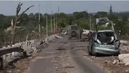 З вертольотів, літаків, комплексів «Точка-У»:  росіяни обстріляли Луганщину (фото)
