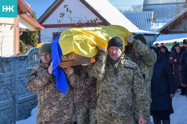 Без батька залишилися двоє дітей: на Волині попрощалися з воїном Віктором Веремійчиком (фото)