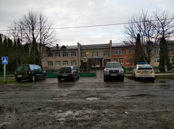 Школярі неподалік Луцька світитимуться вночі (фото)