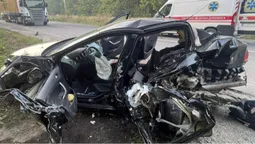 У Луцьку поблизу «Адреналіну» авто влетіло в електроопору (відео)