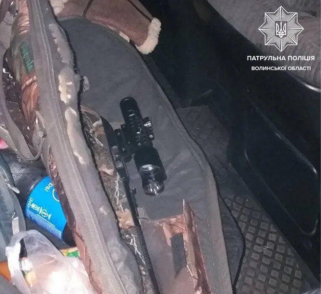 У Луцькому районі 40-річний дебошир лякав людей пістолетом (фото, відео)
