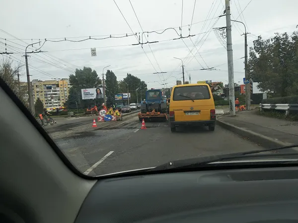 У поліції розповіли деталі потрійної аварії на шляхопроводі у Луцьку (фото)