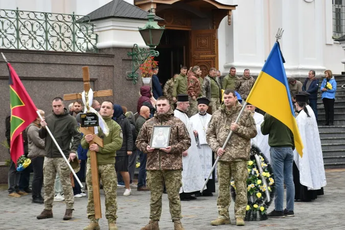 У Луцьку провели в останню дорогу Героя Ігоря Охремчука (фото)