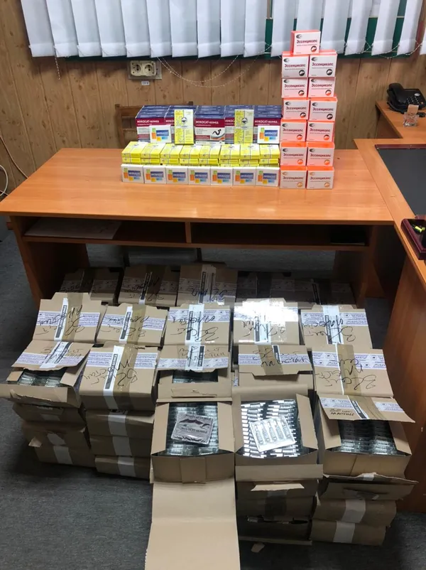 Не встигли забрати: в лісі на Волині знайшли контрабандні ліки (фото)