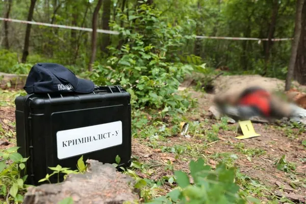 Зв’язані руки та прострілені коліна: під Бучею виявили ще одне масове поховання