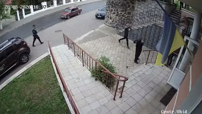 У Луцьку напали на працівників департаменту муніципальної варти (відео)