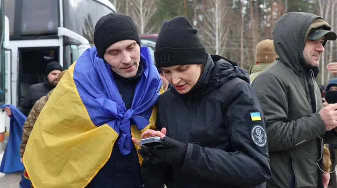 Ще 300 українських воїнів повернулися з ворожого полону додому
