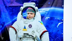 Як із Театрального майдану Луцька потрапити в космос (фоторепортаж)