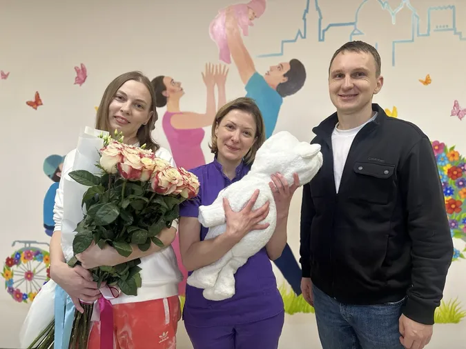 👩‍🍼 Народилися вагою 550 і 770 грамів: у Луцьку виписали двох «поспішайок» (фото)