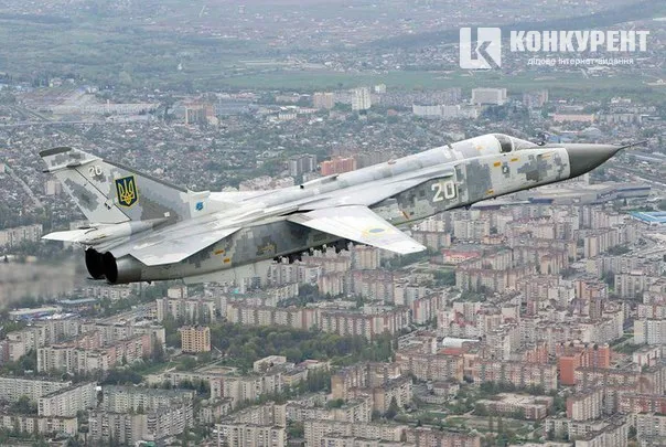 У мережі опублікували фото військових польотів над Луцьком