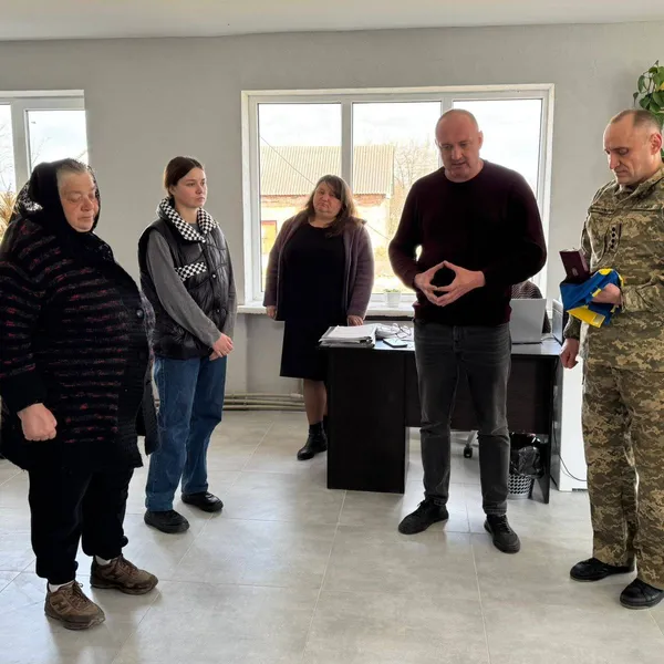 На Волині родині загиблого воїна вручили посмертну нагороду «Хрест Героя» (фото)