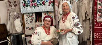 «Моя хата наспівана»: волинянка понад 20 років збирає старовинні вишиванки та народні скарби (фото)