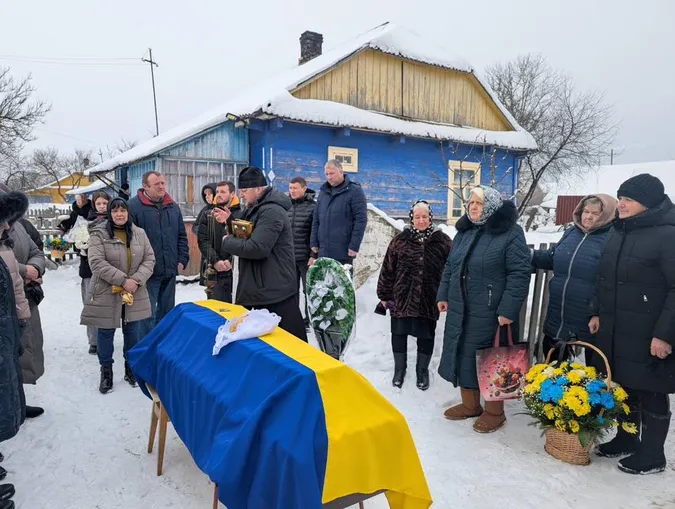 Зник понад рік тому: на Волині попрощаються із воїном Володимиром Вавринюком (фото)