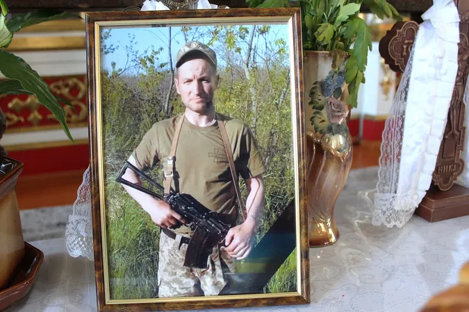 У Луцькому районі попрощалися із загиблим солдатом Василем Харчуком (фото)