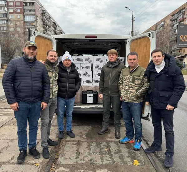 Волинянин-нардеп доставив бійцям 100-ої бригади автівки та дрони (фото)