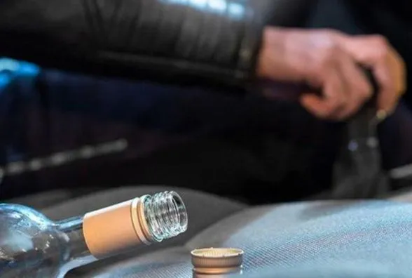 У Луцьку нетверезий водій наїхав на припарковане авто