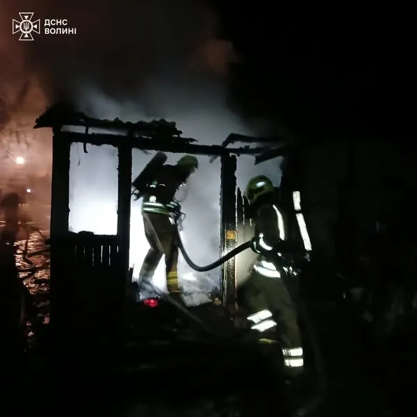 Необережне куріння і замикання електромережі: на Волині горіли три будинки (фото)