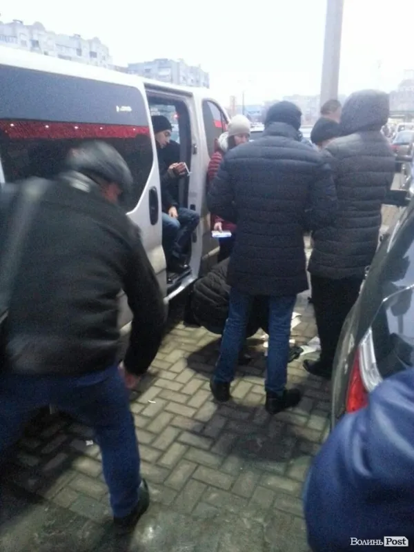 У Луцьку на хабарі спіймали працівника банку (фото)