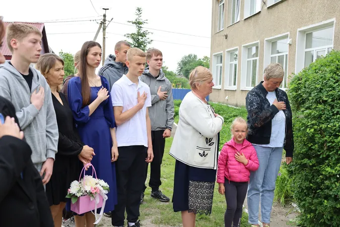У школі на Волині відкрили меморіальну дошку Назару Матейчуку (фото)